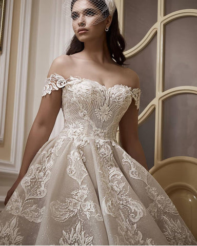 Vestido de novia largo de corte A con hombros descubiertos, apliques de encaje y vestido de novia