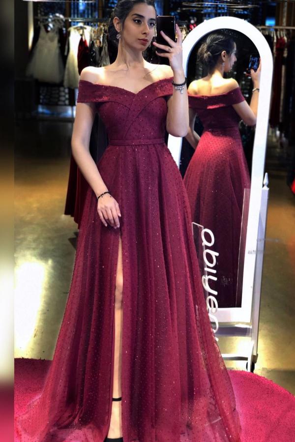 Robe de bal longue en tulle à sequins, dos nu, coupe trapèze, épaules dénudées et fente.