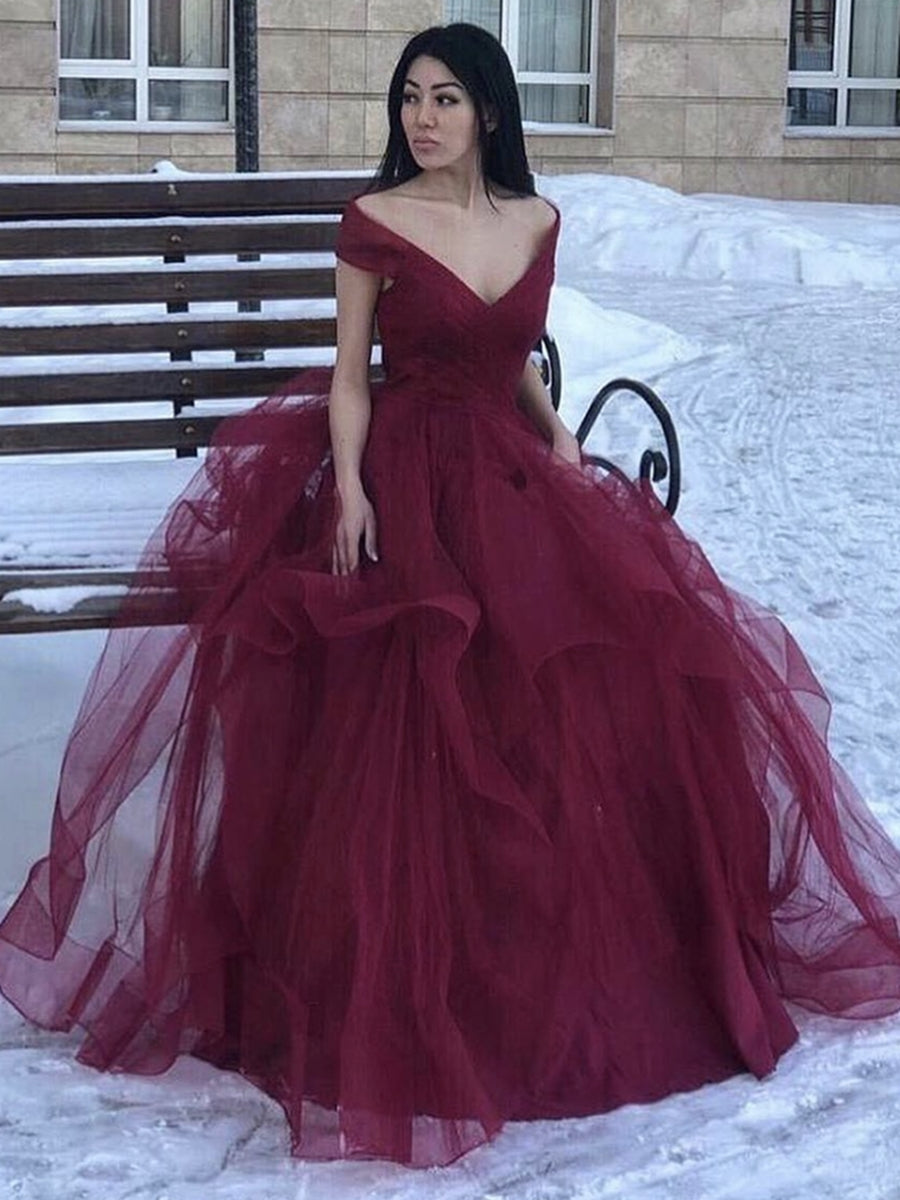 Robes de bal et de soirée longues en tulle vaporeux, épaules dénudées, col en V