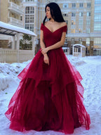 Robes de bal et de soirée longues en tulle vaporeux, épaules dénudées, col en V