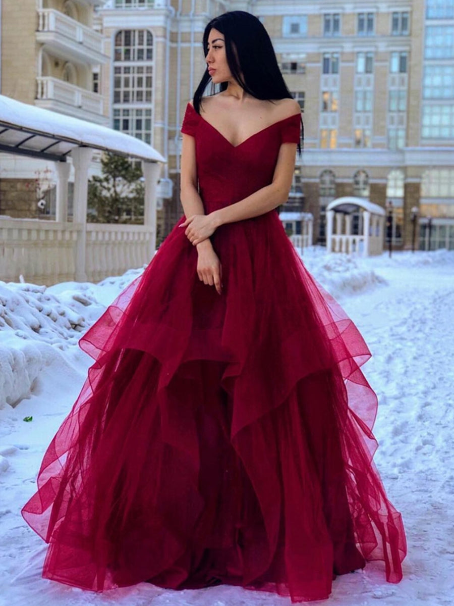 Robes de bal et de soirée longues en tulle vaporeux, épaules dénudées, col en V