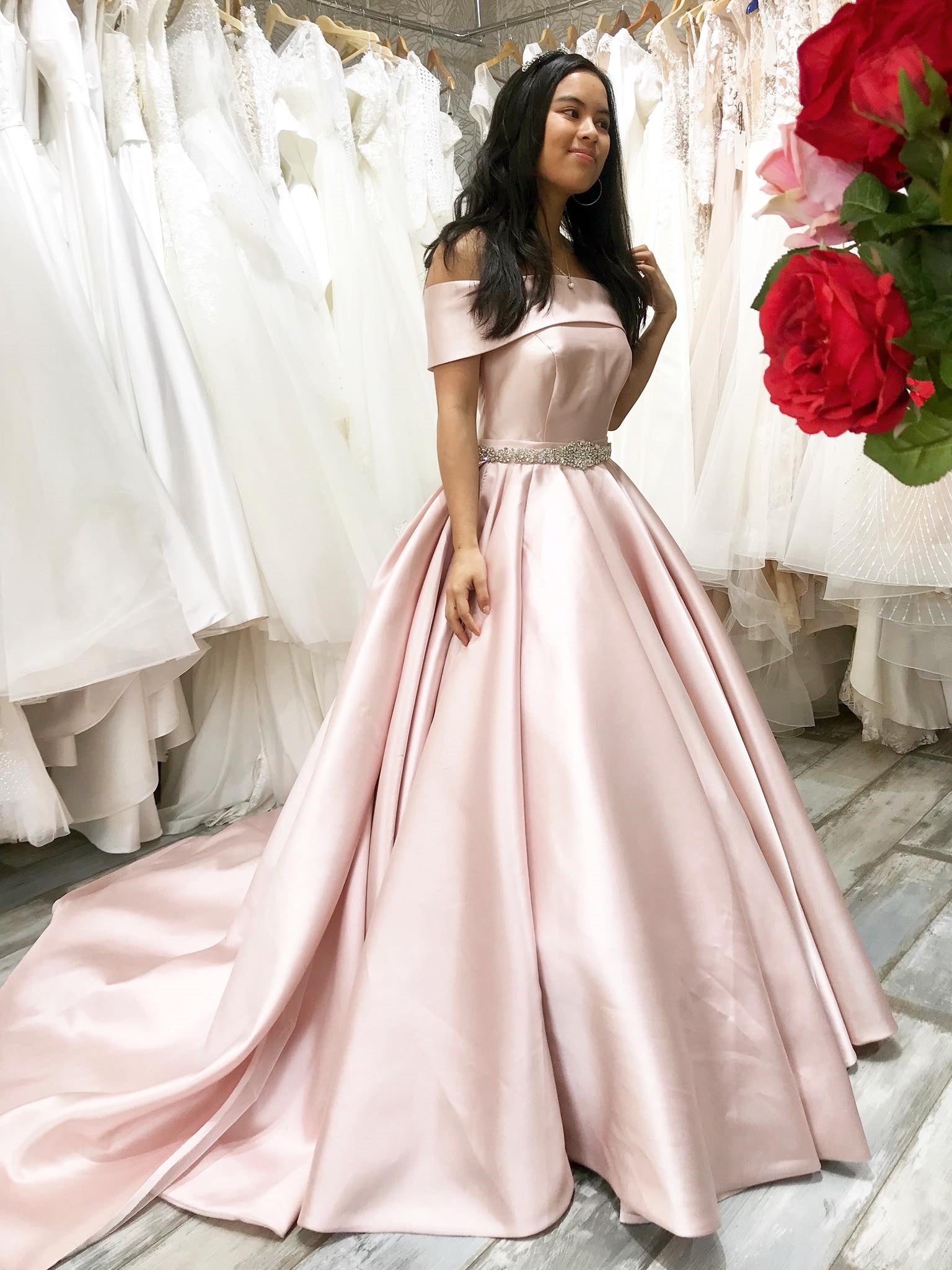 Robes de bal de fin d'année longues en satin, coupe trapèze, épaules dénudées, style A