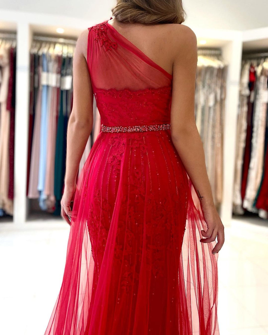 Robe de bal longue trapèze asymétrique en tulle avec fente sur le devant et traîne amovible