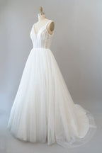 Robe de mariée longue trapèze dos nu en tulle et sequins, ornée d'un dos nu et d'une coupe trapèze