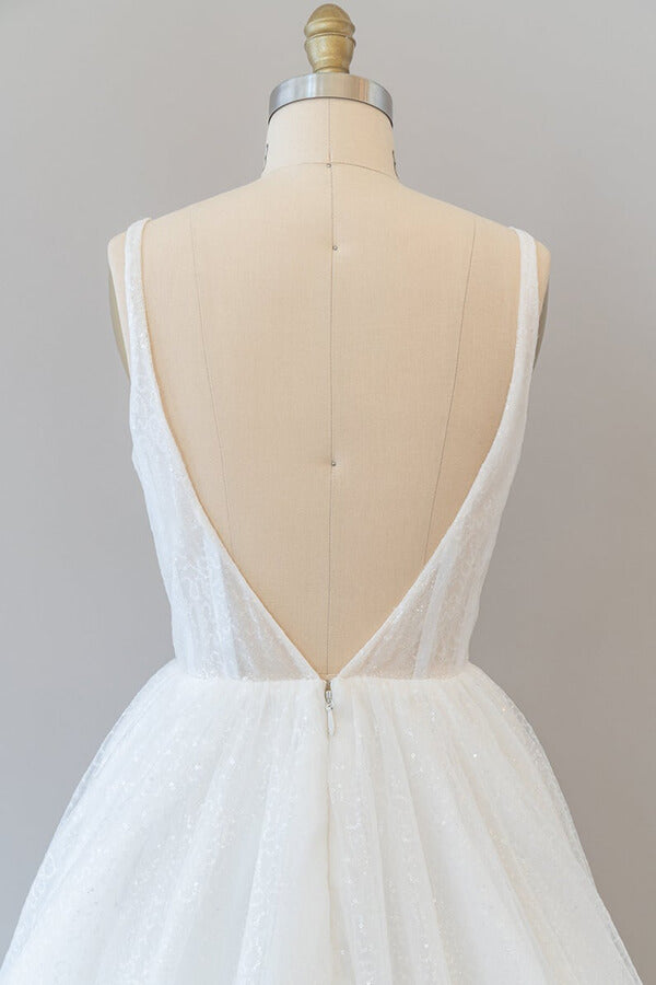 Robe de mariée longue trapèze dos nu en tulle et sequins, ornée d'un dos nu et d'une coupe trapèze