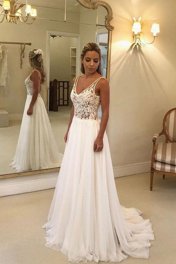 Robe de mariée longue trapèze en mousseline de soie et dentelle, dos nu et décolleté en V