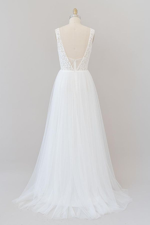 Vestido de novia largo de corte A, espalda descubierta, escote en V, encaje y tul