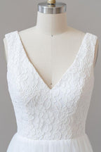 Vestido de novia largo de corte A, espalda descubierta, escote en V, encaje y tul