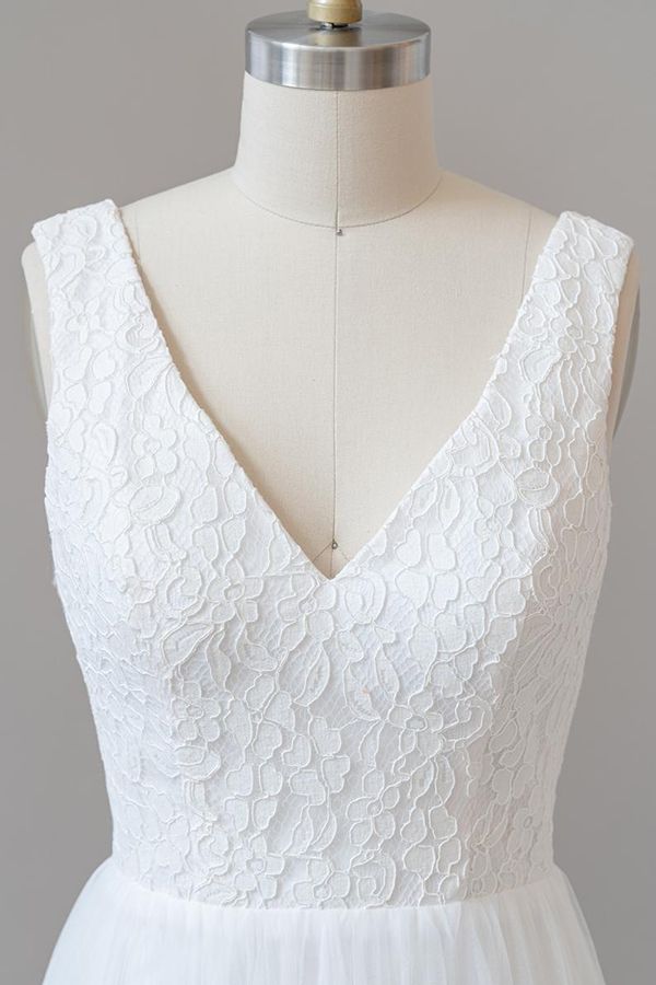 Vestido de novia largo de corte A, espalda descubierta, escote en V, encaje y tul