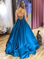 Robe de bal longue trapèze en satin dos nu avec ceinture
