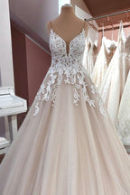 Vestido de novia largo de corte A, tul con lentejuelas, tirantes finos y apliques de encaje