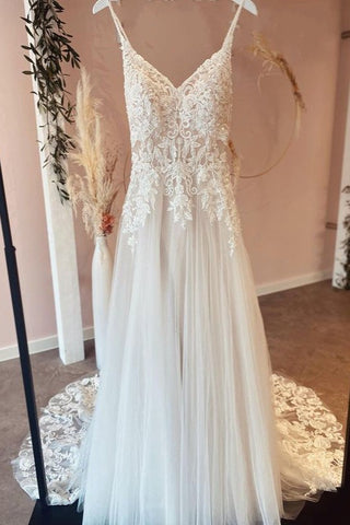 Vestido de novia largo de corte A con tirantes finos, escote corazón, apliques de encaje y tul
