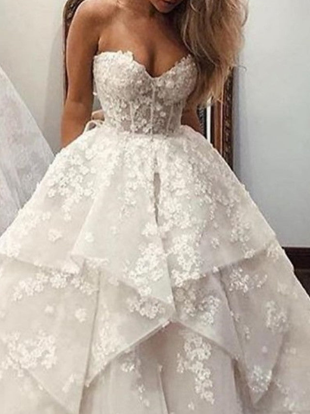 Robes de mariée longues en tulle et dentelle, sans bretelles, à traîne balayée, coupe trapèze