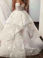 Robes de mariée longues en tulle et dentelle, sans bretelles, à traîne balayée, coupe trapèze
