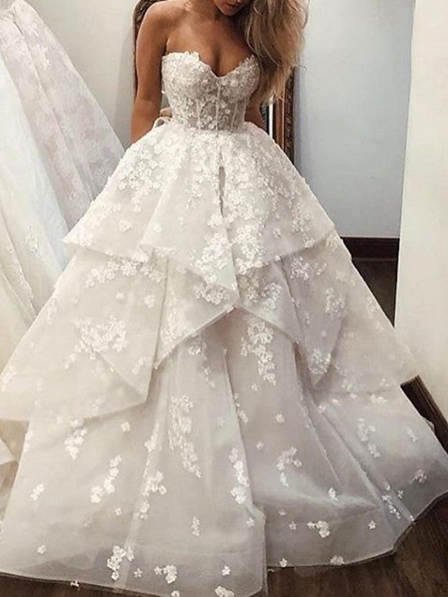 Robes de mariée longues en tulle et dentelle, sans bretelles, à traîne balayée, coupe trapèze