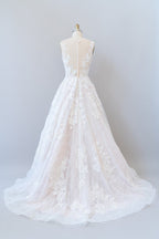 Vestido de novia largo de corte A con escote corazón, apliques de encaje y tul