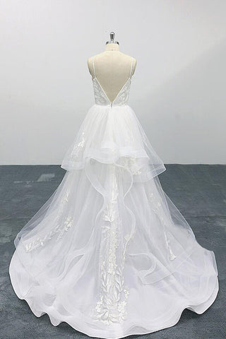 Robe de mariée longue en tulle à bretelles spaghetti et décolleté en cœur orné d'appliques, coupe trapèze et coupe trapèze