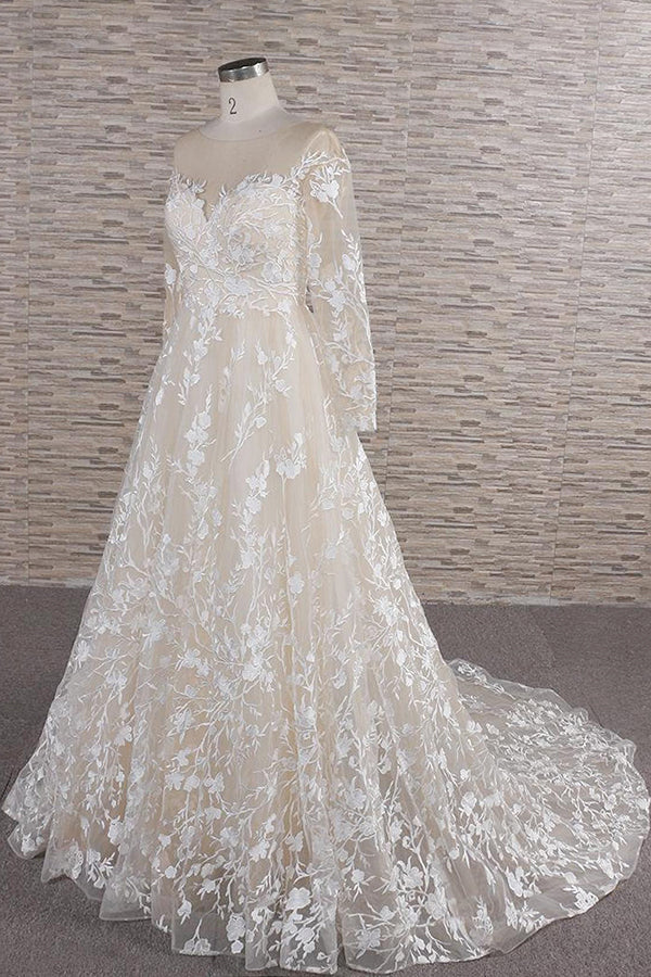 Robe de mariée longue en tulle à manches et décolleté en A, ornée d'appliqués et d'un décolleté en cœur