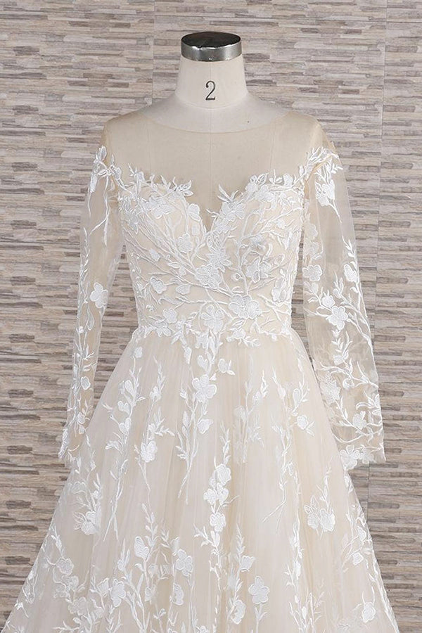 Robe de mariée longue en tulle à manches et décolleté en A, ornée d'appliqués et d'un décolleté en cœur