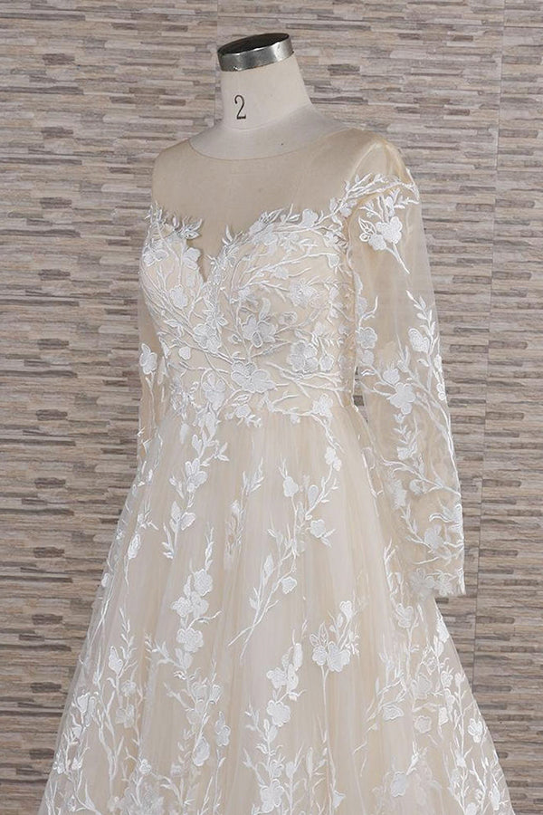 Robe de mariée longue en tulle à manches et décolleté en A, ornée d'appliqués et d'un décolleté en cœur
