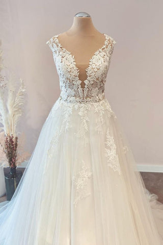 Vestido de novia largo de corte A con escote corazón y encaje floral en tul