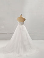 Robe de mariée longue en tulle et dentelle, décolleté cœur, coupe trapèze
