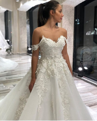 Vestido de novia largo de corte A, escote corazón, hombros descubiertos, apliques de encaje y tul