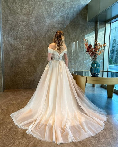 Vestido de novia largo de corte A, escote corazón, hombros descubiertos, espalda descubierta, apliques de tul y encaje
