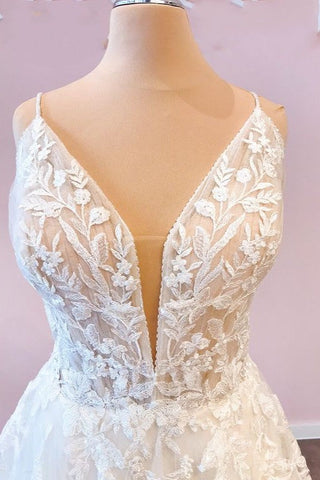 Robe de mariée longue en tulle à bretelles spaghetti et décolleté en cœur