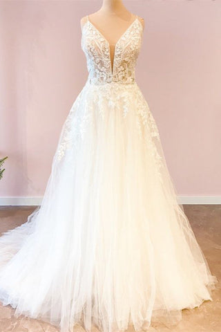 Robe de mariée longue en tulle à bretelles spaghetti et décolleté en cœur
