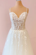 Vestido de novia largo de corte A con escote corazón, apliques de tul y encaje