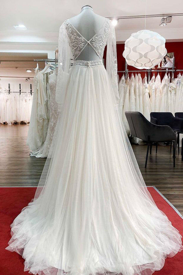 Vestidos de novia largos de corte A con escote corazón, tul, pedrería, apliques de encaje y mangas.