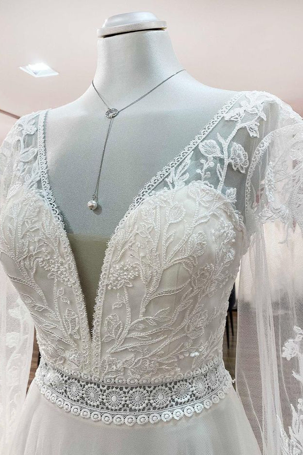 Vestidos de novia largos de corte A con escote corazón, tul, pedrería, apliques de encaje y mangas.