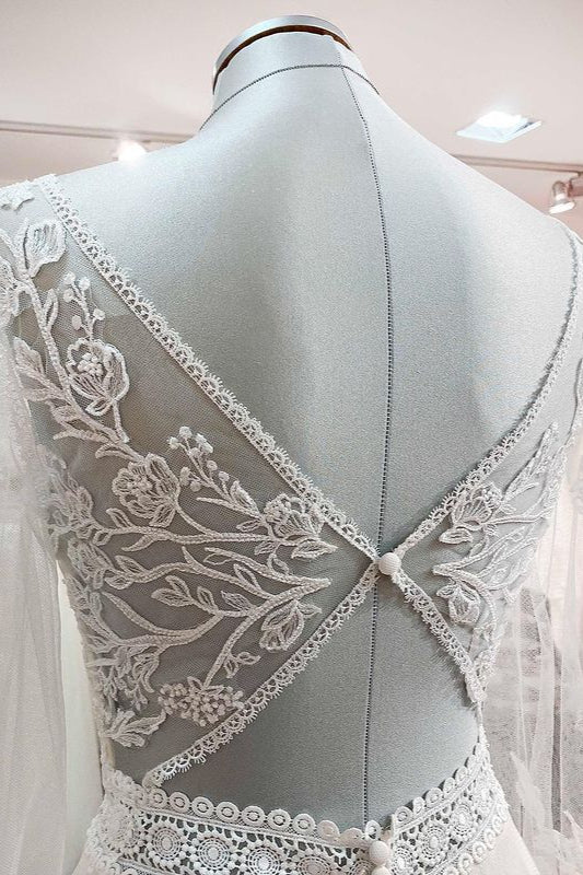 Vestidos de novia largos de corte A con escote corazón, tul, pedrería, apliques de encaje y mangas.