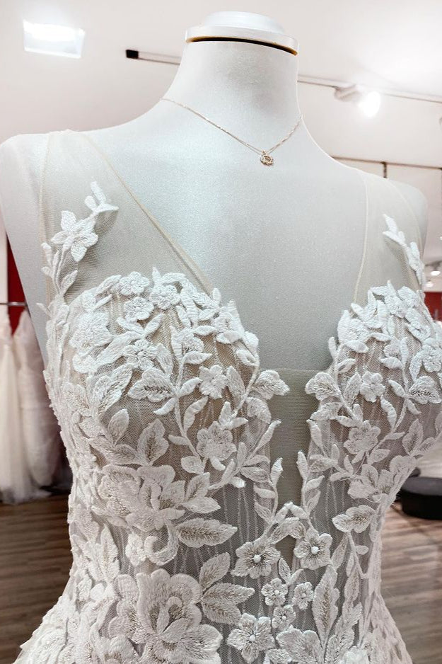 Vestido de novia largo de corte A con escote corazón y espalda descubierta de tul
