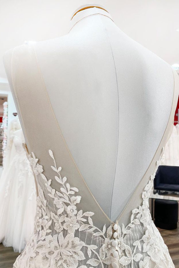 Vestido de novia largo de corte A con escote corazón y espalda descubierta de tul
