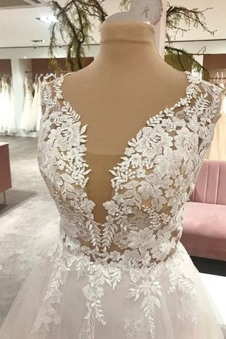 Vestido de novia largo de tul corte A con escote corazón y apliques de encaje