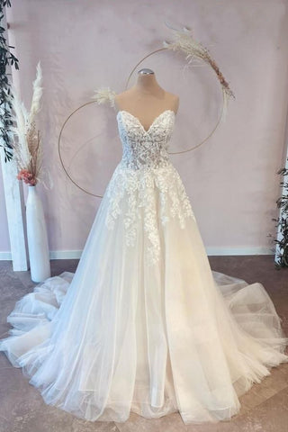 Vestido de novia largo de tul con escote corazón y corte en A con encaje