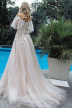 Robe de mariée longue trapèze en tulle avec applications de dentelle et épaules dénudées