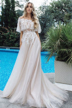Robe de mariée longue trapèze en tulle avec applications de dentelle et épaules dénudées