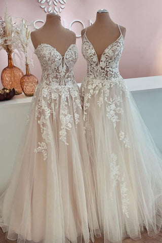 Vestido de novia largo de corte A con apliques de tul y encaje, espalda descubierta
