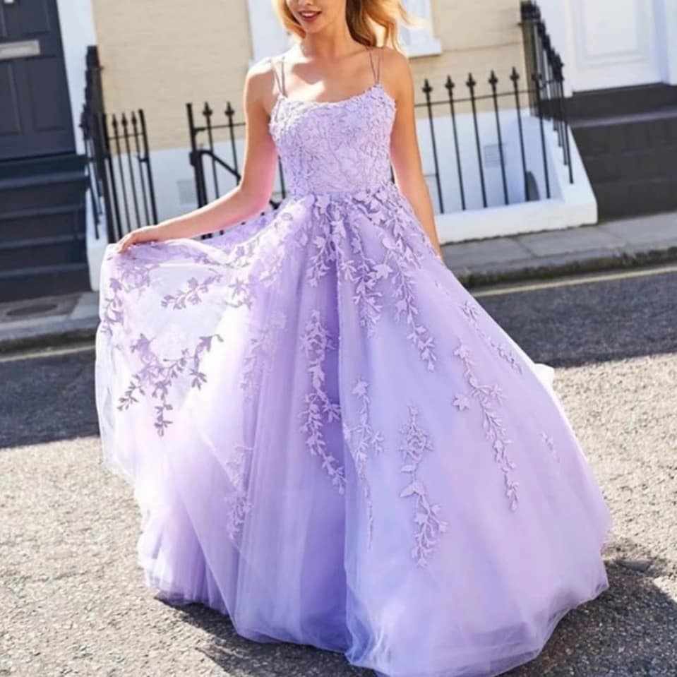 Robe de bal longue trapèze en tulle et dentelle, dos nu et laçage