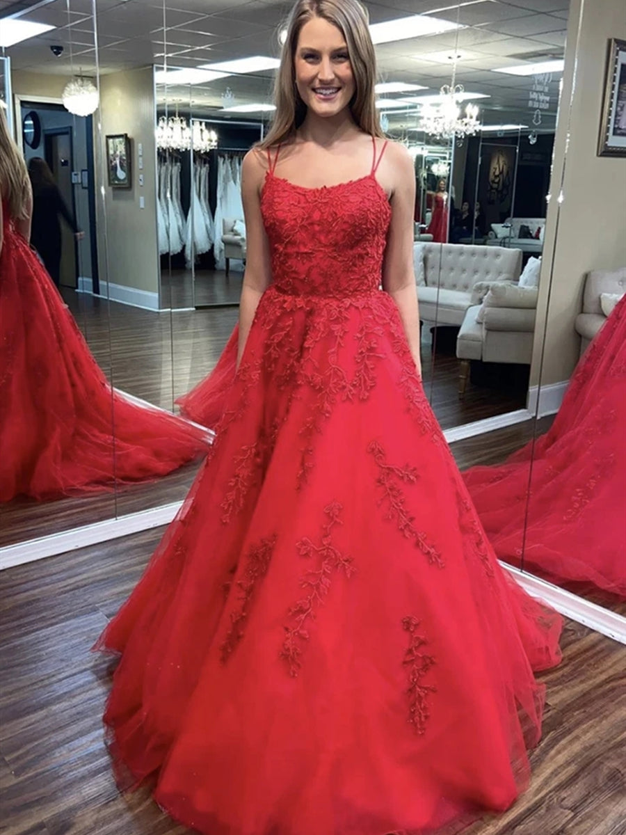 Robe de bal de fin d'année longue en tulle et dentelle, coupe trapèze, dos nu.