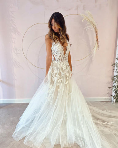 Vestido de novia largo de corte A con escote en V, apliques, encaje y tul, sin espalda