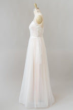Vestido de novia largo de corte A con escote en V, apliques, encaje y tul, sin espalda