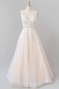 Vestido de novia largo de corte A con escote en V, apliques, encaje y tul, sin espalda