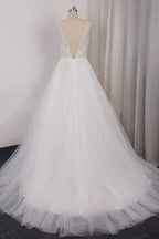 Vestido de novia largo de corte A con escote en V, apliques de encaje y tul