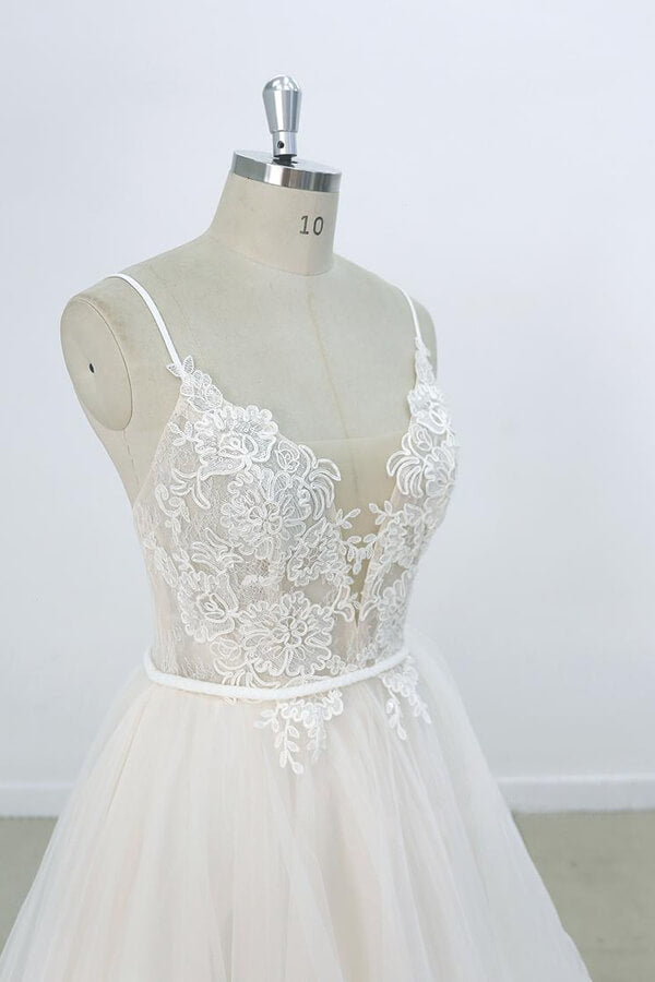 Vestido de novia largo de corte A con escote en V, apliques de encaje y tul