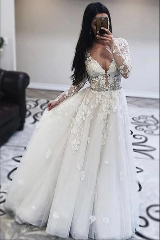 Vestido de novia largo de corte A, escote en V, apliques de encaje y tul con mangas y mangas largas.