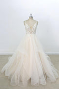 Vestido de novia largo de corte A con escote en V, apliques de encaje y tul